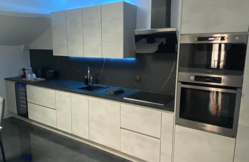 Champigny-sur-Marne Apartment | Upscale loft with Jacuzzi