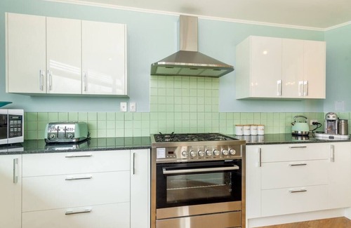 Opononi House | UPSTAIRS APARTMENT at Onepu Moana Retreat with SpaPool
