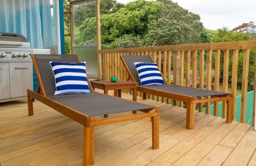 Opononi House | UPSTAIRS APARTMENT at Onepu Moana Retreat with SpaPool