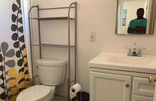 North Oak Park House | Upstairs Apt Home for Healthcare Heroes #6