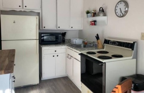 North Oak Park House | Upstairs Apt Home for Healthcare Heroes #6
