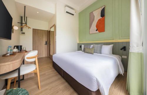 Phra Nakhon Hotel | Upstairs at Ton Ton