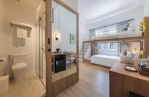 Phra Nakhon Hotel | Upstairs at Ton Ton