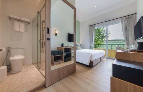 Phra Nakhon Hotel | Upstairs at Ton Ton