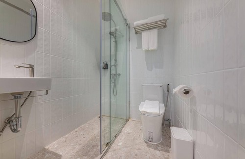 Phra Nakhon Hotel | Upstairs at Ton Ton