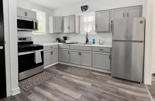Rochester House | Upstate Haven 3BRKing Bed Near UofR & Airport 1.5 BA