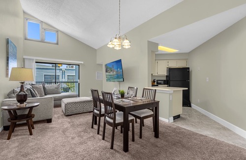 Ventura Apartment | Upstay - Family Condo at Ventura Golf Country Club