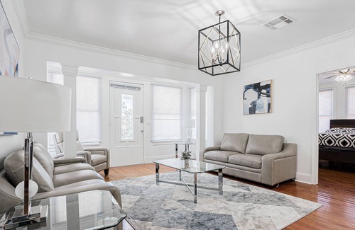 Central Carrollton Association House | Uptown 4 Bedroom Home