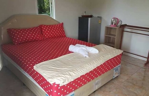 Lan Saka Hotel | Urawadee Homestay Khiri Wong