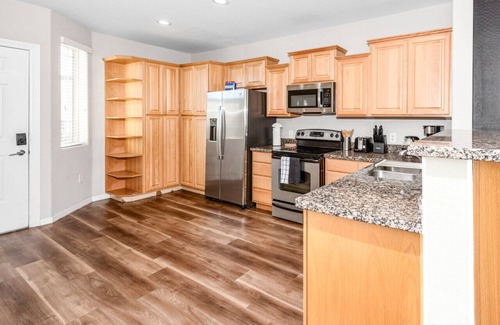 Tempe Apartment | Urban 2BR-Pool, Pkng, NearASU Mill Ave&Cmelbck Mtn