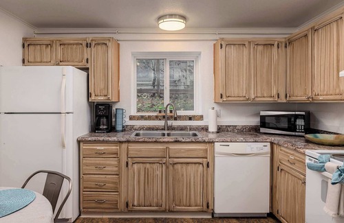 Taku - Campbell Apartment | Urban Anchorage 2BR Hideaway