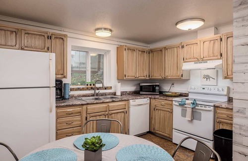 Taku - Campbell Apartment | Urban Anchorage 2BR Hideaway