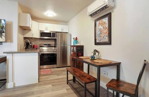 Southeastern Sacramento Condo | Urban Art Duplex- Petite Retreat