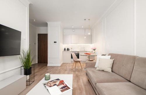Mirow Apartment | Urban Chic - Luxury Stay at Mennica Residence Warsaw