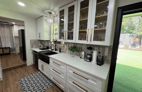 Duncanville House | Urban Cowboy Oasis, Sleeps 12, Near Stadiums, DWTN Dallas, Pet Friendly!