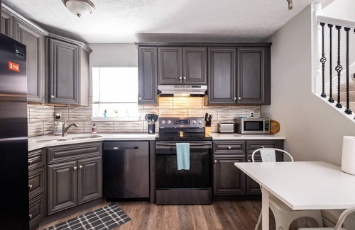 Smoketown Jackson House | Urban Escape near NULU & Convention Center