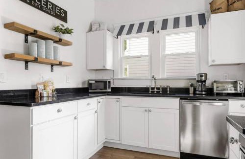 Columbia House | Urban Farmhouse-Sleeps 8