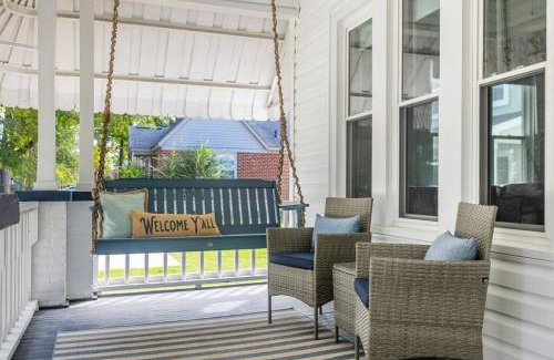 Columbia House | Urban Farmhouse-Sleeps 8