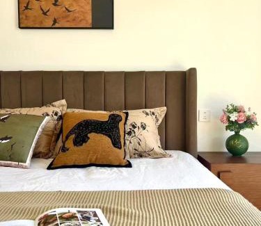 Huangpu Apartment | Urban Hub Bund Art Deco 3Bedroom Enjoy the View of Shanghai with Balcony