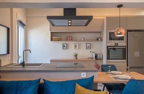 Ampelokipoi Apartment | Urban Luxury Haven in Athens Center