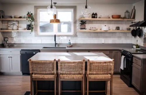 Knoxville House | Urban Mountain Home—1 mile from UT Campus, Convention Center, Downtown Knx