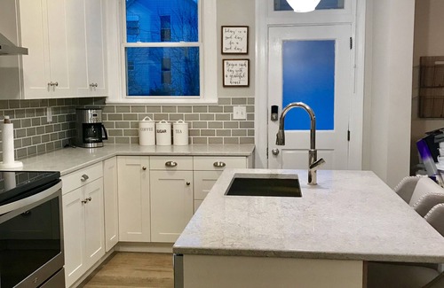 Dayton House | Urban Oasis 3 Miles to Cincy Sleeps 12
