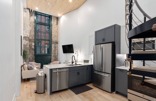 Civil Rights Historic District Apartment | Urban Oasis DT Apartment Loft l Gym+Rooftop+Parking! Sleeps 4n