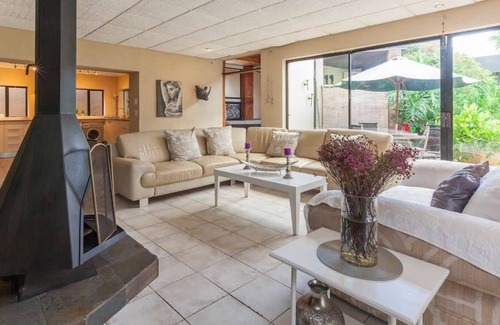 Greater Johannesburg Metropolitan Area Villa | Urban oasis for African adventurers