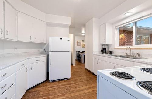 University Acres Apartment | Urban Oasis Near Old Town & PVH - Dog Friendly!