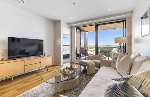 Onehunga Apartment | Urban Retreat: 2 Bd Apt, WiFi, AC, Parking