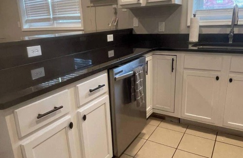 Joslyn Castle Apartment | Urban Retreat: Walk to UNMC, Free Parking