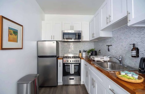 Wilshire Apartment | Urban Studio in Korea Town