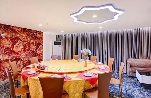 Din Daeng House | Urban Suite Escape Space Meets Comfort