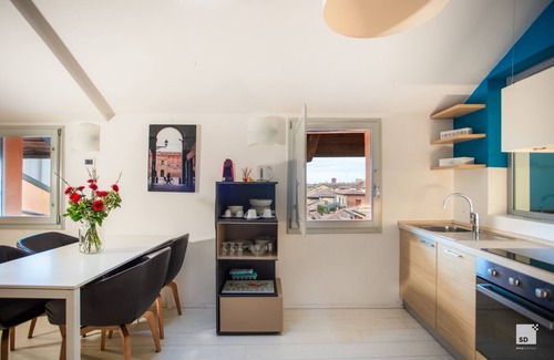 Historic Center Apartment | Urbanicooh Azzoguidi Apartment