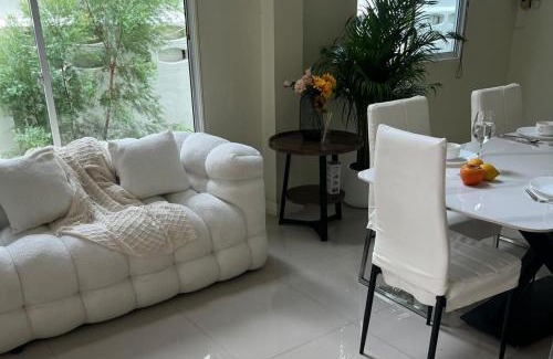 Sai Mai House | UrbanLoft Sukhumvit 5BR Bangkok 5 min BKK Hospital