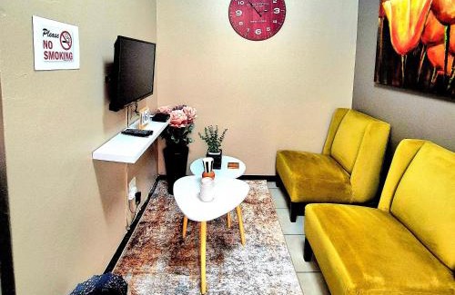 Kempton Park House | URlyfstyle Cottage 10km from OR Tambo Int Airport