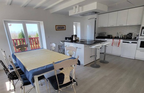 Behobie Apartment | Urrugne, au 1er étage d'une propriété Basque appt 5 pièces, piscine