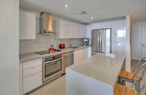 Town Square Condo | Enjoy Exquisite Views from This Luxurious Miami Condo