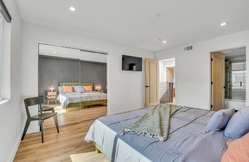 Sherman Oaks House | Luxe Townhome Newly-Built