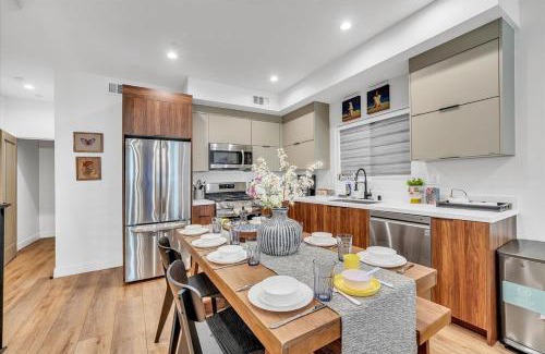 Sherman Oaks House | LA Haven Spacious Townhome