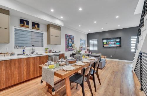 Sherman Oaks House | LA Haven Spacious Townhome