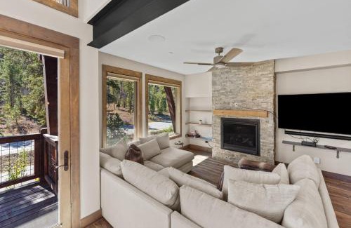 Lakeside Village Apartment | Seasons at Keystone 1893