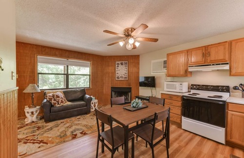 Utopia Cabin | Utopia River Retreat is a secluded paradise nestled along the Sabinal River in the Texas Hill Country.