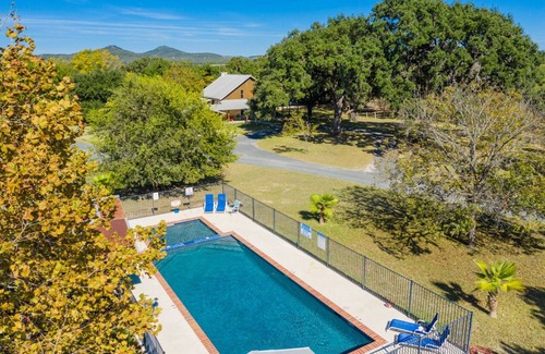 Utopia Cabin | Utopia River Retreat is a secluded paradise nestled along the Sabinal River in the Texas Hill Country.