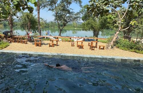Huong Thuy House | Vả Riverside Retreat