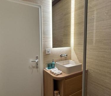Neuchatel Apartment | V&V Sunset