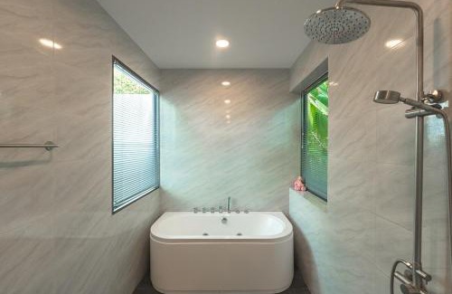 Ban Saiyuan Villa | V193 Next-Door Villas 6BR 2 Pools For Group Vibe!