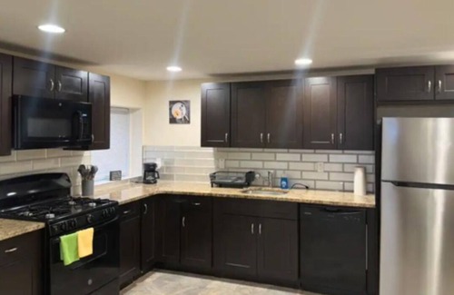 McGinley Square House | V5 please contact us before booking This is private room, not entire place