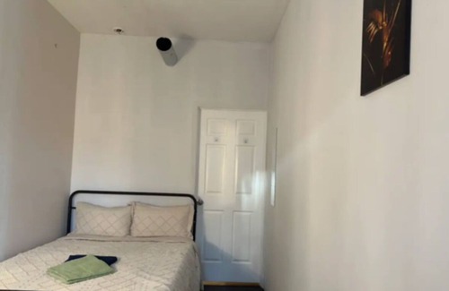 McGinley Square House | V5 please contact us before booking This is private room, not entire place