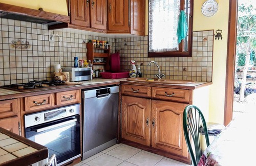 La Londe-les-Maures Villa | Vac mer VAR. Rent T2. 80m2 in wing of villa 4/5 pers in La Londe les Maures.